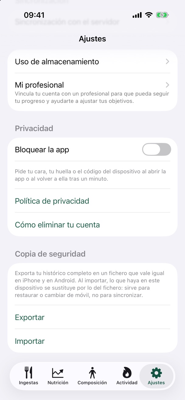 Parte baja de Ajustes en la app para iPhone: «Mi profesional», «Bloquear la app» apagado, enlaces legales y copia de seguridad con Exportar e Importar.